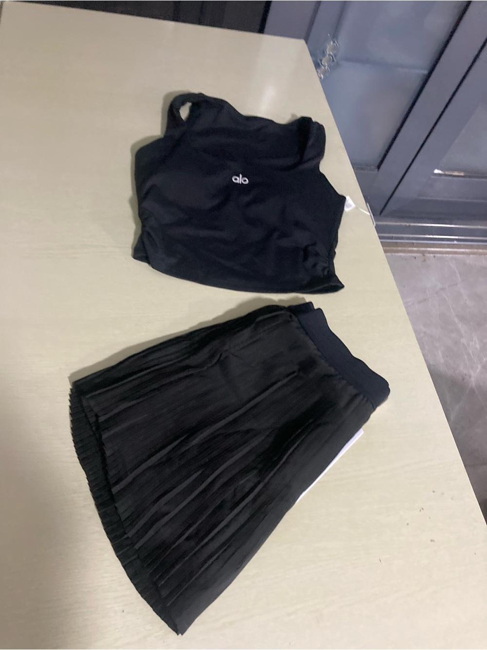 ALO Yoga Black Pleated Midi Skirt - Picture 3 of 5